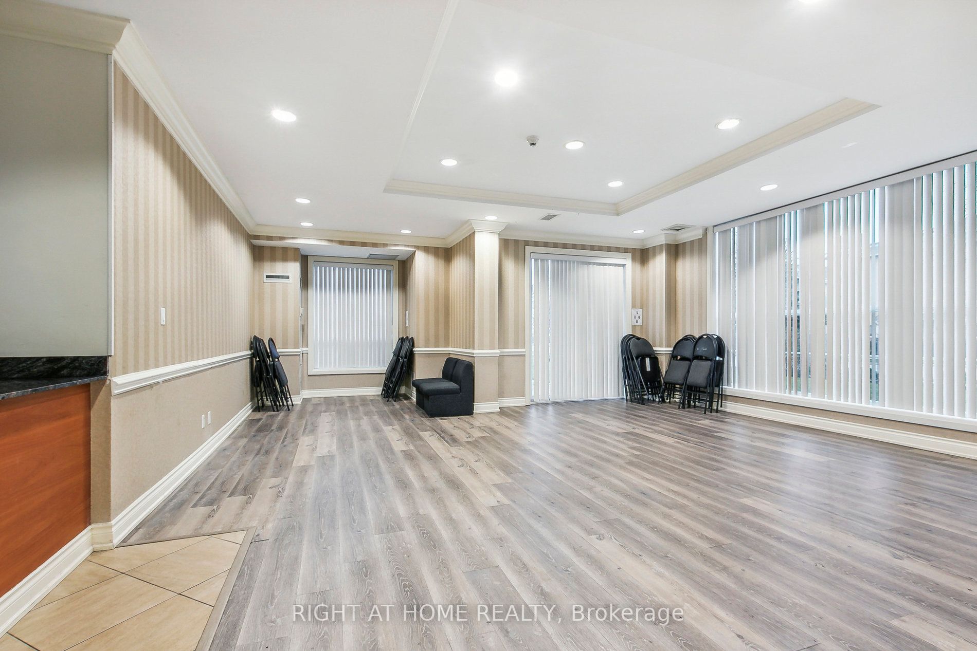 8 Rosebank Dr 17K