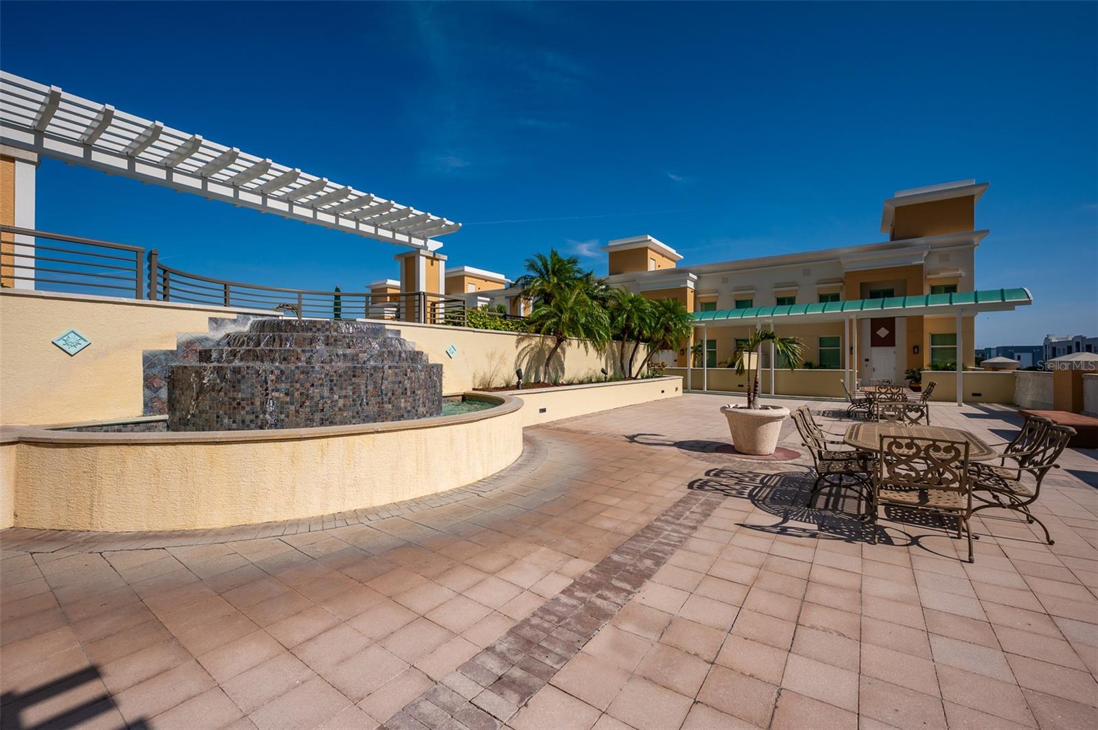 800 N Tamiami Trail 815