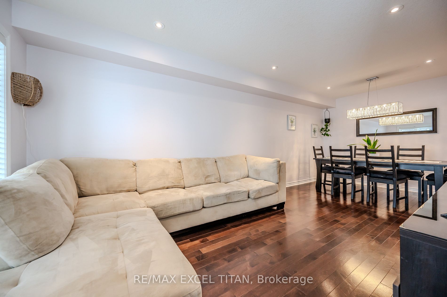 561 Isaiah Cres