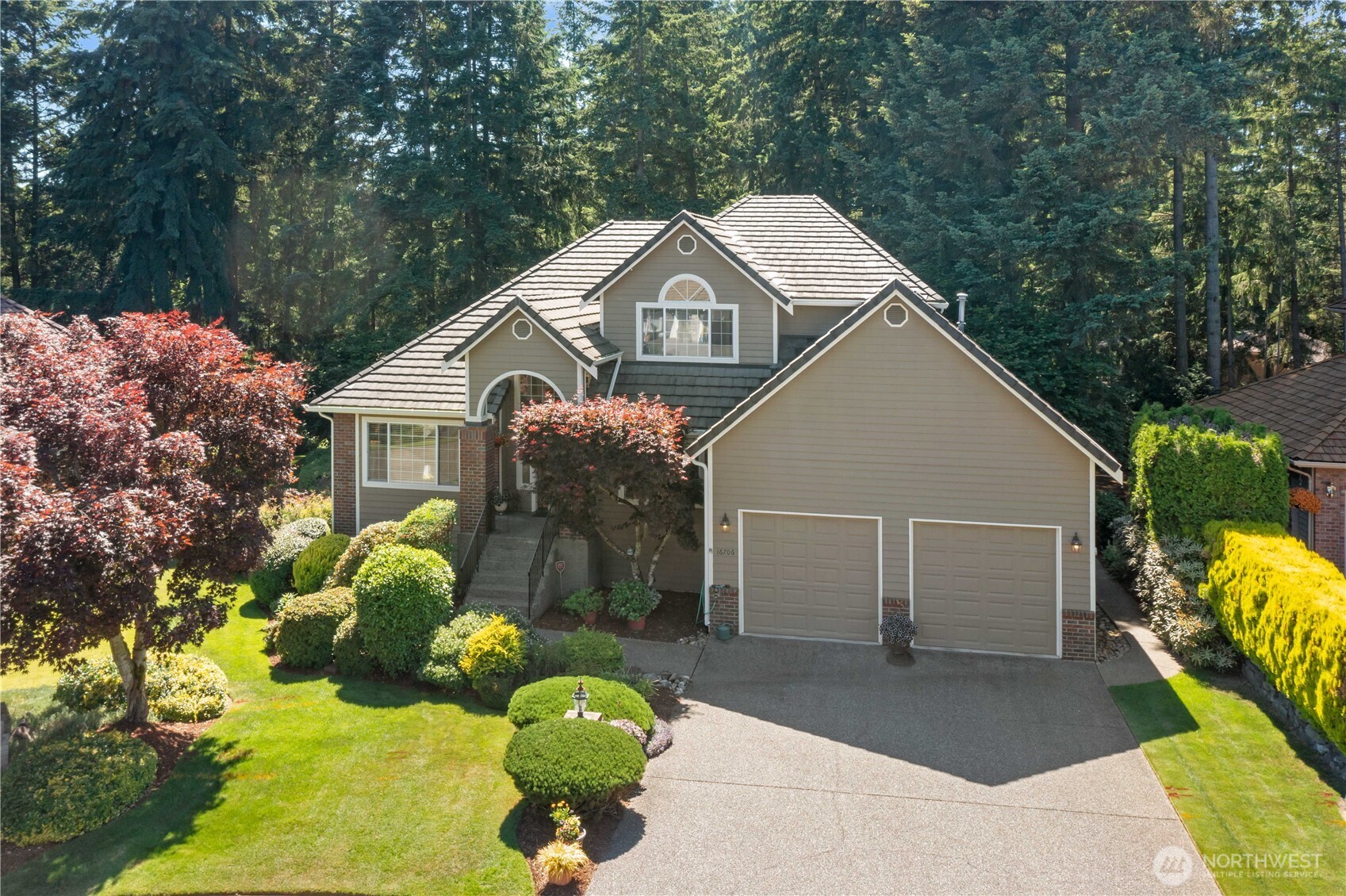 Welcome to this stunning 4 bed, 3.5 bath, 3,341 sq. ft. home in the desirable Gem Heights-Braebyrn community. With a fully finished basement, it's ideal for multi-generational living. This 2-story gem offers a remodeled kitchen with quartz countertops, a luxurious 5-piece master suite, hardwood floors, fresh interior paint, & excellent connectivity throughout. A convenient main-level office makes working from home easy. Outdoors, enjoy lush mature landscaping, a private deck, intimate patio, and an oversized garage with dedicated workspace. As part of the exclusive Gem Club, you'll have access to sport courts, pool, trails, & a clubhouse. Located in the sought-after Puyallup School District, this home blends comfort, function, and style.