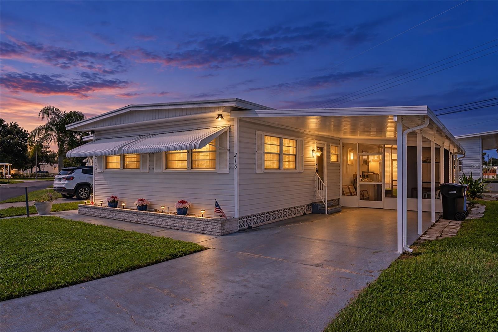 216 Outer Drive E
