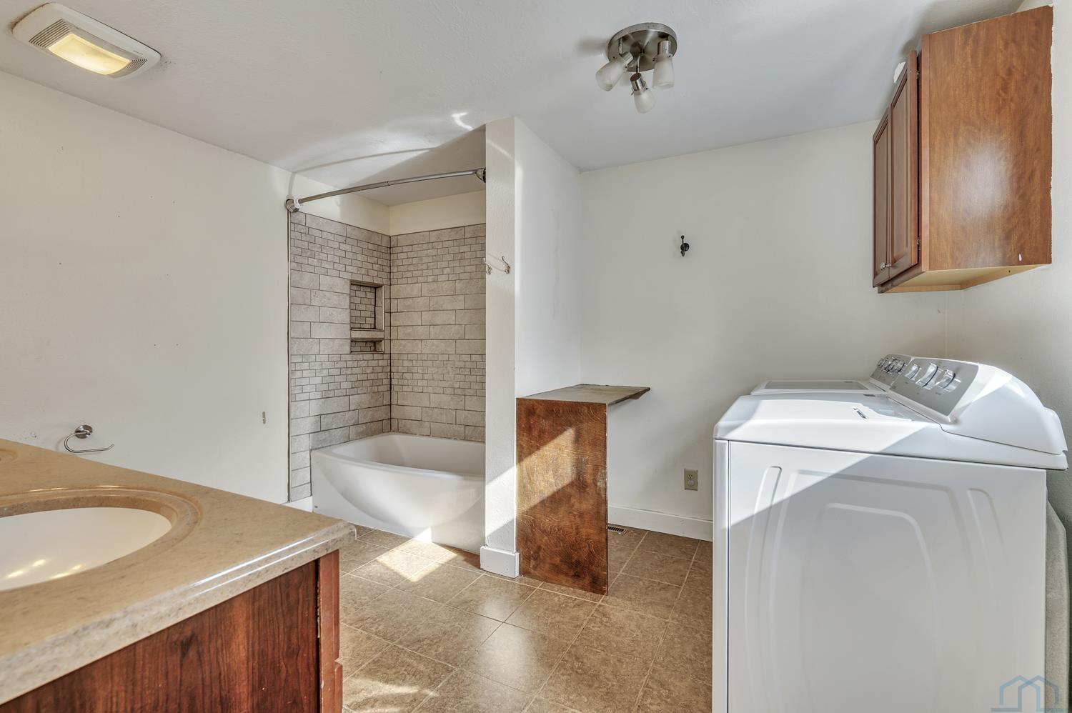 607 Albany Avenue Ne