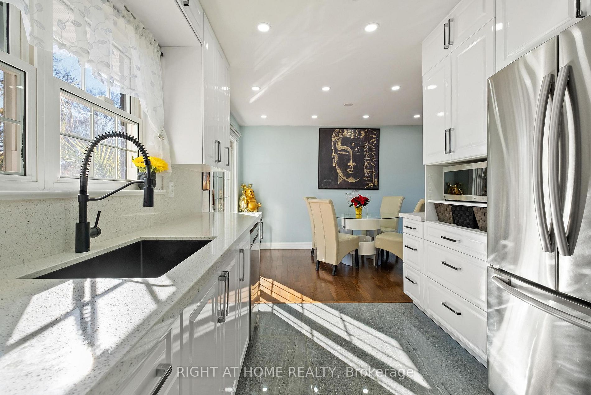 140 Meadowbrook Dr