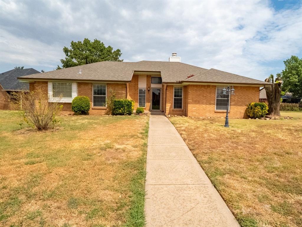 Welcome to 3201 Creekwood Court, a spacious 4-bedroom, 2.5-bathroom rental home ideally located in Norman, OK! Situated on a desirable corner lot, this home offers plenty of space and convenient access to I-35, making commuting and getting around town a breeze. Inside, you’ll find a welcoming living room featuring beautiful built-in bookshelves, while the kitchen offers a unique built-in desk conveniently located next to a wet bar, along with a stunning blue backsplash that adds character and charm. The home also features a two-car garage and a functional layout perfect for comfortable everyday living. Don’t miss the opportunity to make this beautifully designed Norman home your next address!*Don’t miss out! Ask us about our holding fee special and secure your new home today!*Property does NOT come with wash, dryer, and refrigerator.Tenant responsible for ALL utilities Electric, Gas, Water, and Trash.Tenant Responsible for ALL Lawn Care$50 Application Fee Per Applicant.Deposit is Equal to One Months Rent.(Approved pets will add $50mo pet fee / per pet)One Year Lease Required-Required Resident Benefits Package (RBP) Fee: $35.00/monthly*Amount for (RBP) is NOT included in monthly rent total*REQUIRED RESIDENT BENEFITS PACKAGE (RBP):At TAC Real Estate Services, we strive to provide an experience that is cost-effective and convenient. That’s why we provide a Resident Benefits Package (RBP) to address common headaches for our residents and provide must-have services for our renters. The Total Monthly Price for this package is $35.00/month and includes on demand pest control, air filter delivery, utility setup assistance, credit building and more! Residents have the option to personalize some components during onboarding, which may increase or decrease the monthly amount. More details upon application.*Please note this is a required $35.00/month service fee with ALL of our properties*