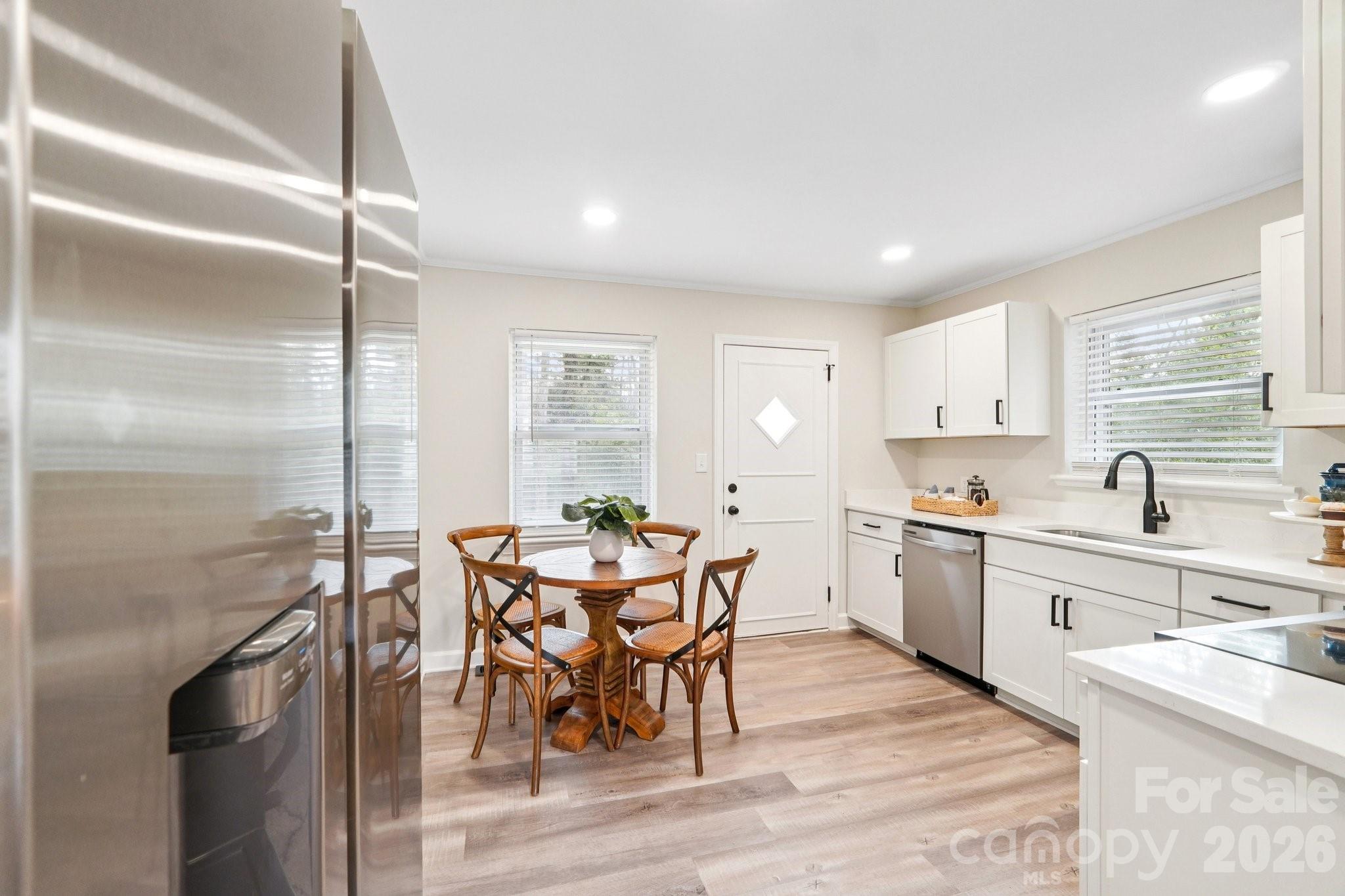 915 Crestmere Street