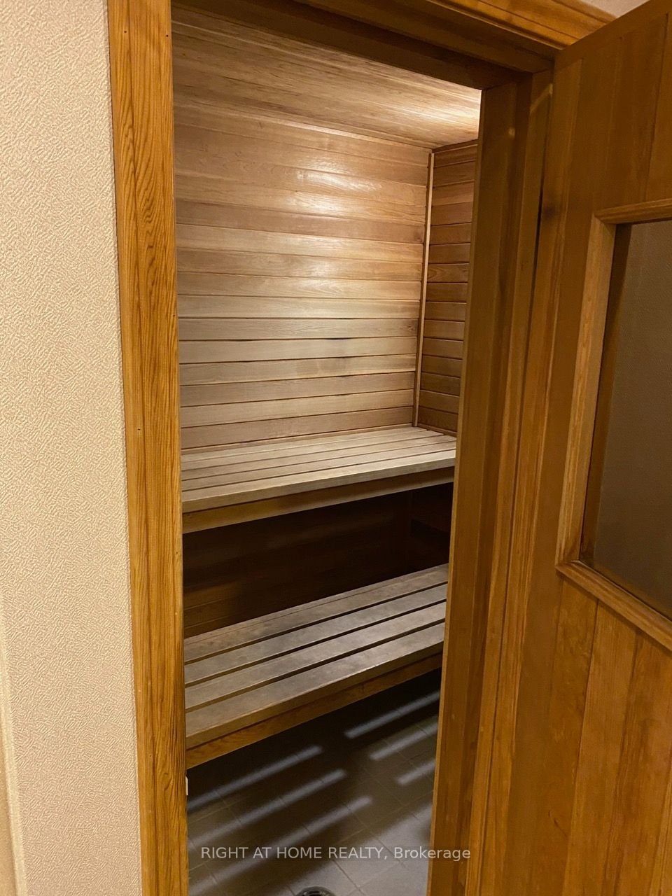 200 E Burnhamthorpe Rd 1504