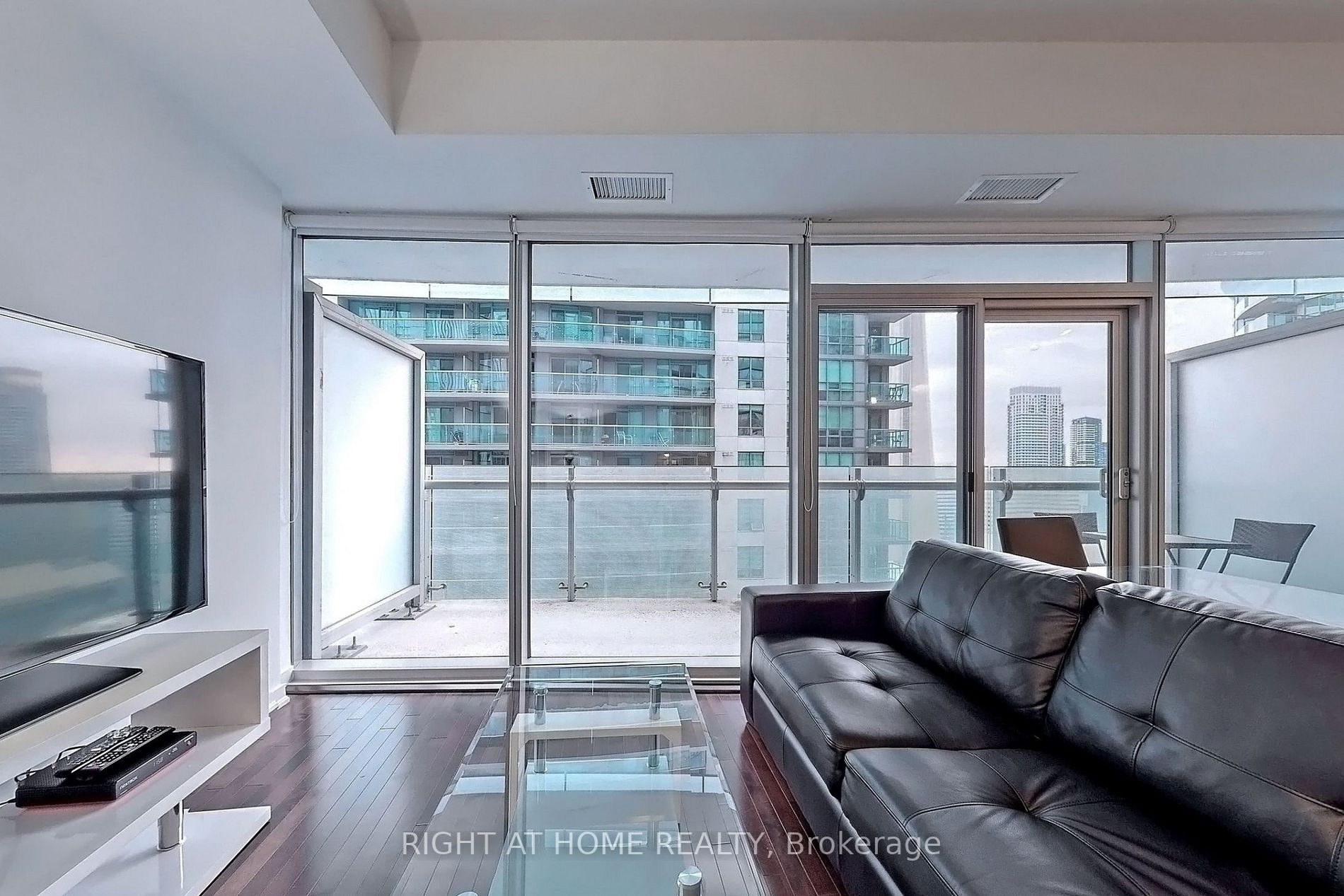 12 York St 2406