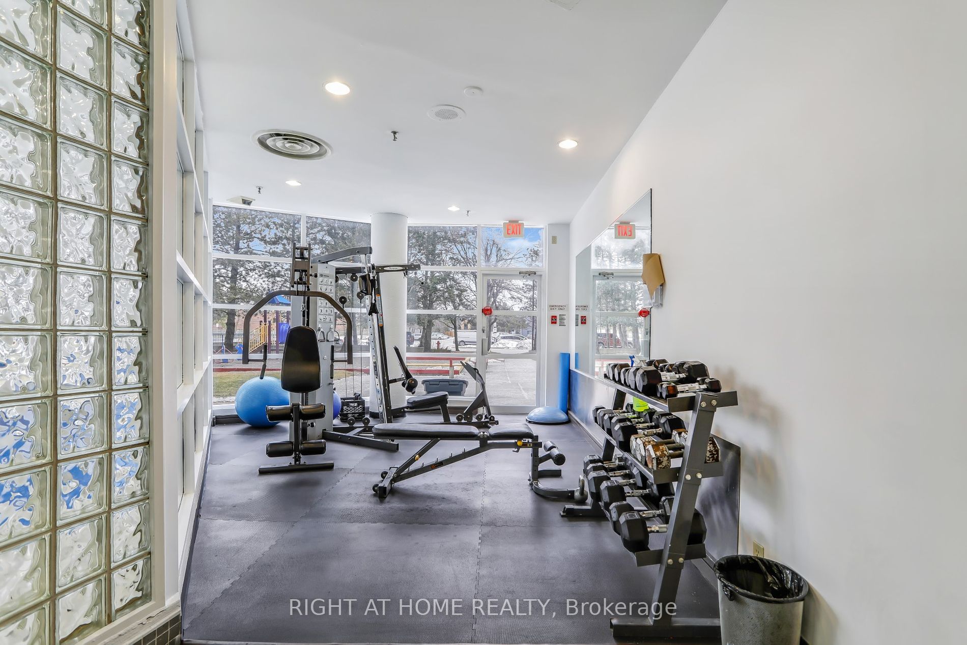 25 Trailwood Dr 904