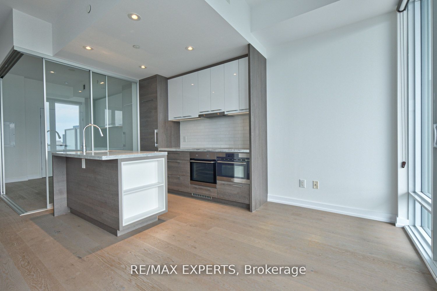 488 University Ave 3509