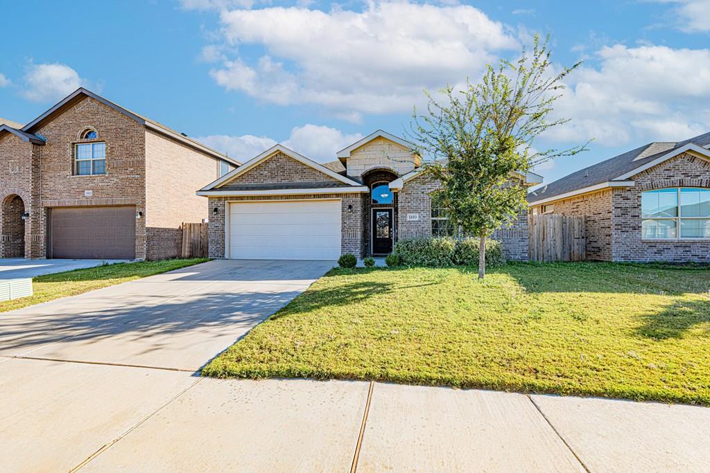 Beautiful 3 bed, 2.5 bath home with dedicated office in Midland's desirable Pavilion Park subdivision. Enjoy an open-concept floor plan, tankless hot water heater, and owned water softener. Modern, spacious, and move-in ready—perfect for comfortable living in a prime location.