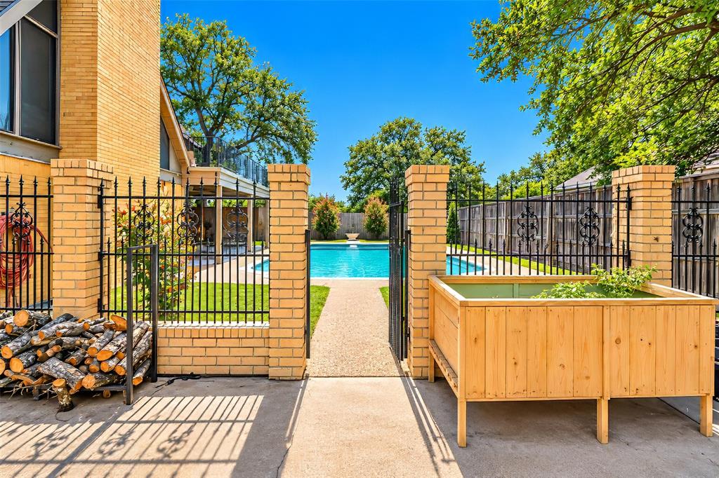7505 Canyon Crest Court