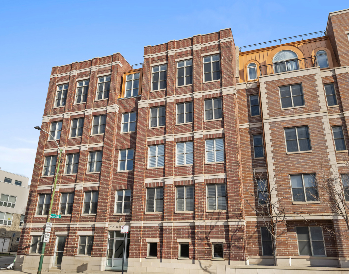 2622 W Diversey Avenue 201