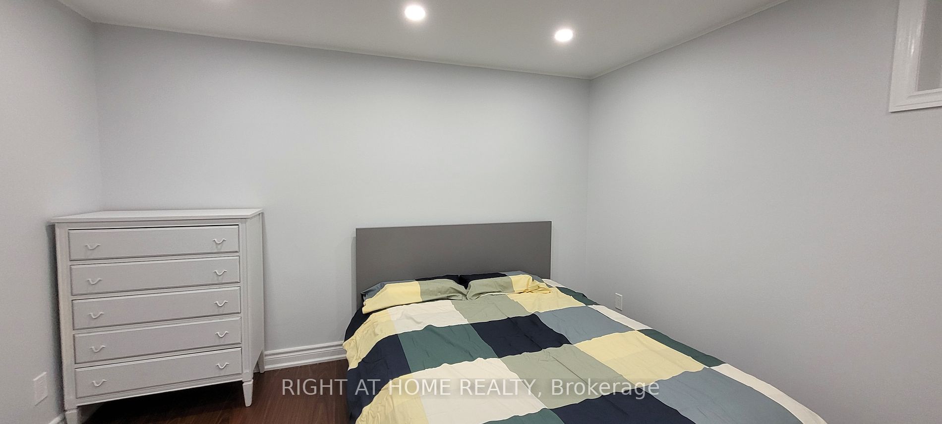 11 N Lesterwood Cres