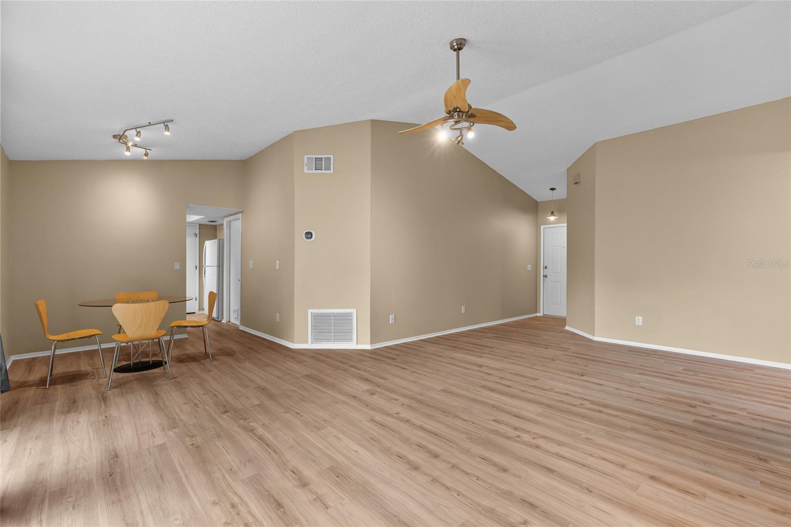 8040 Cloverglen Circle