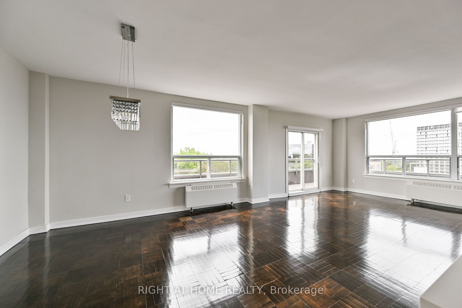 780 W Eglinton Ave 606