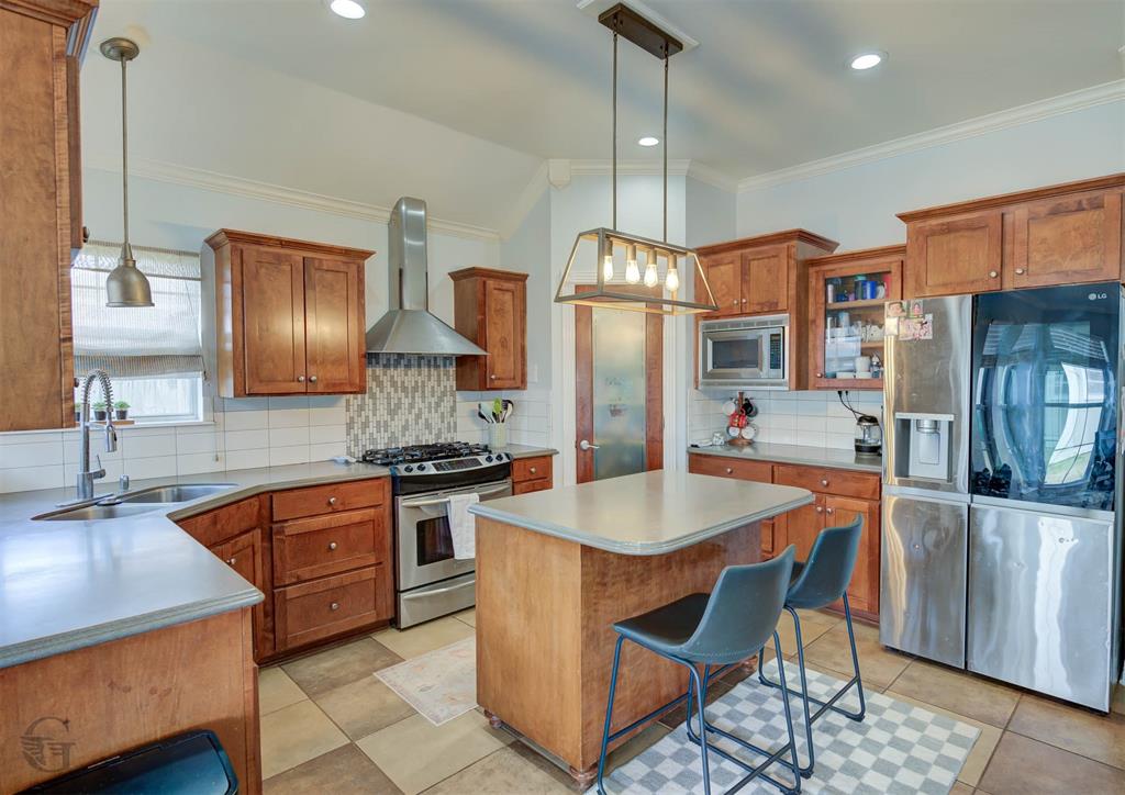 5861 Bluebonnett Drive