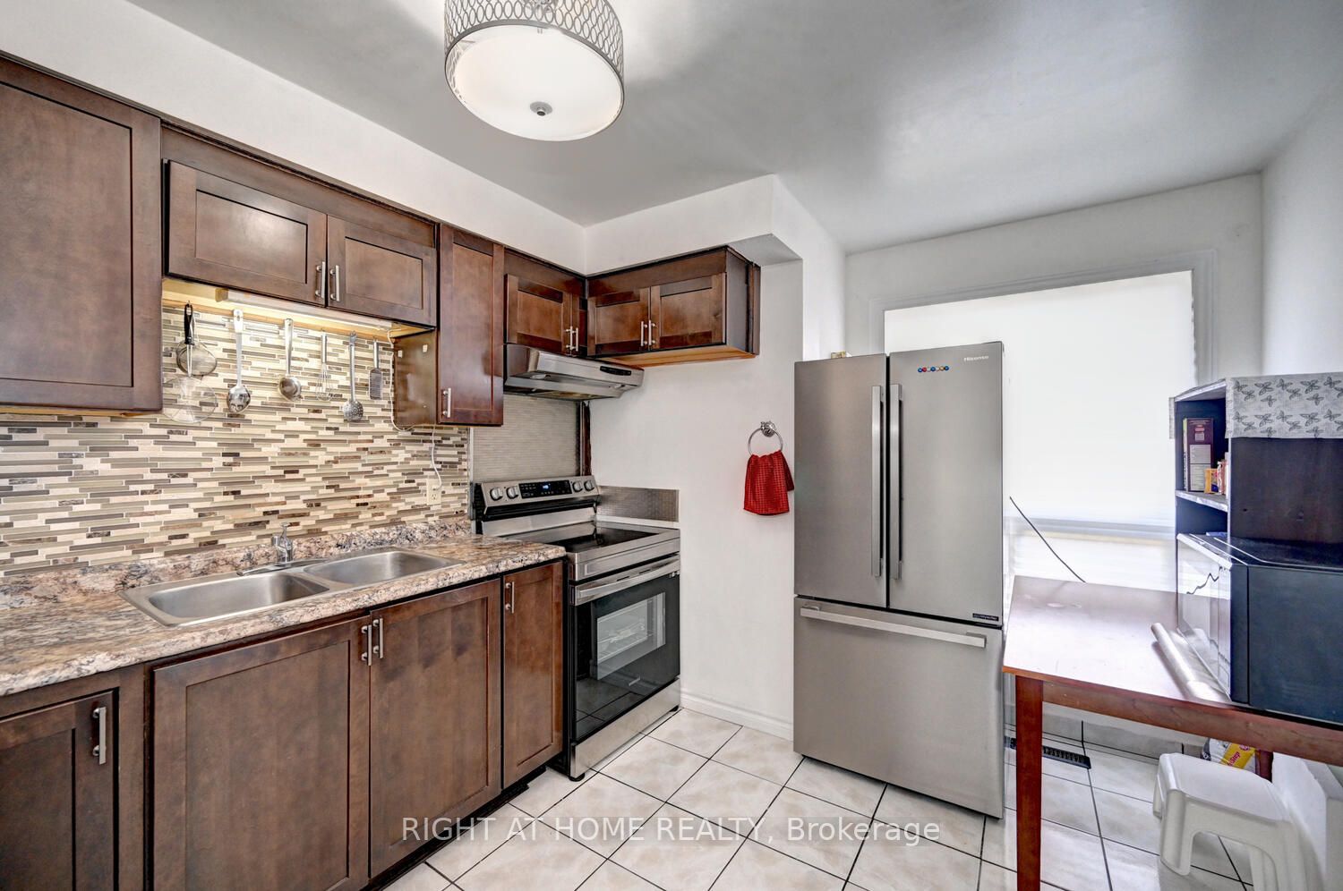 32 Mowat Blvd 60