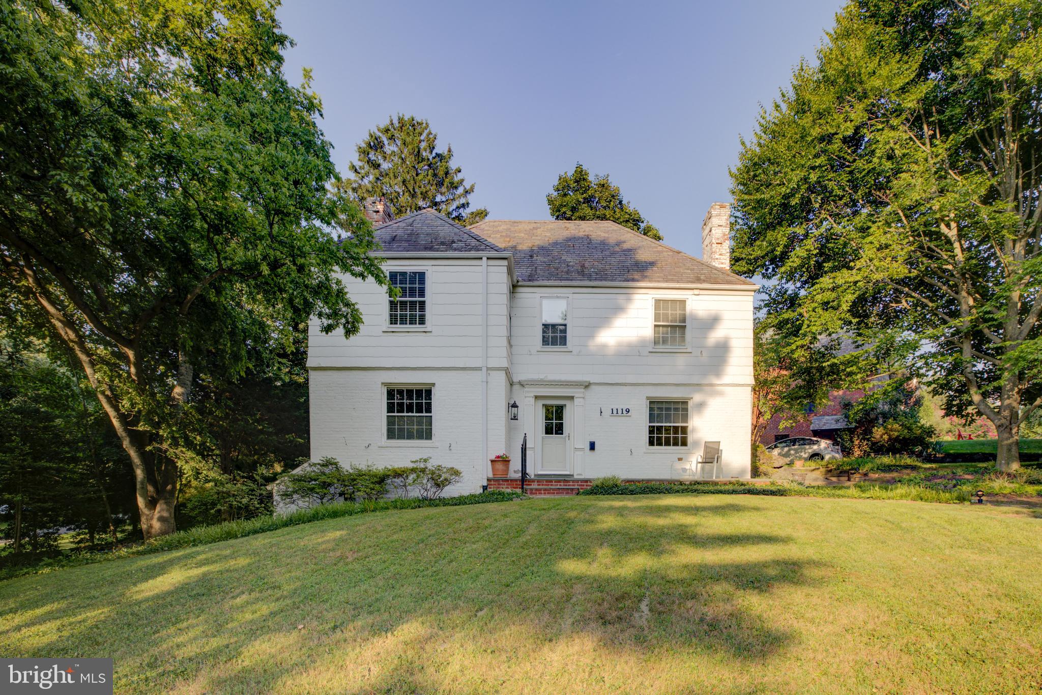 1119 Woodside Parkway