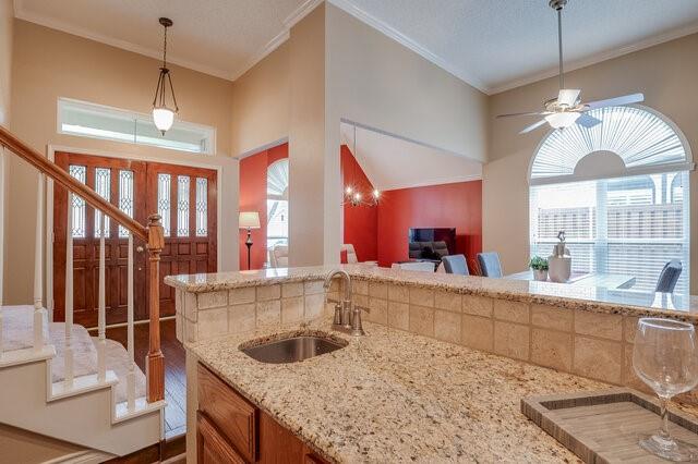 807 Rolling View Court