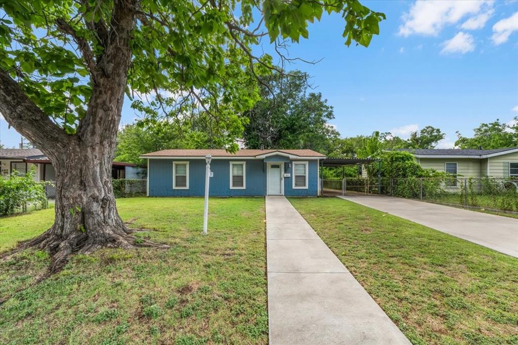 This well-priced home offers a renovated kitchen, a large backyard, and a great location. The interior features an efficient layout with updated finishes, making it move-in ready. The spacious backyard is perfect for entertaining, pets, or play. A solid choice for first-time buyers, investors, or anyone looking for value in a great established area.
