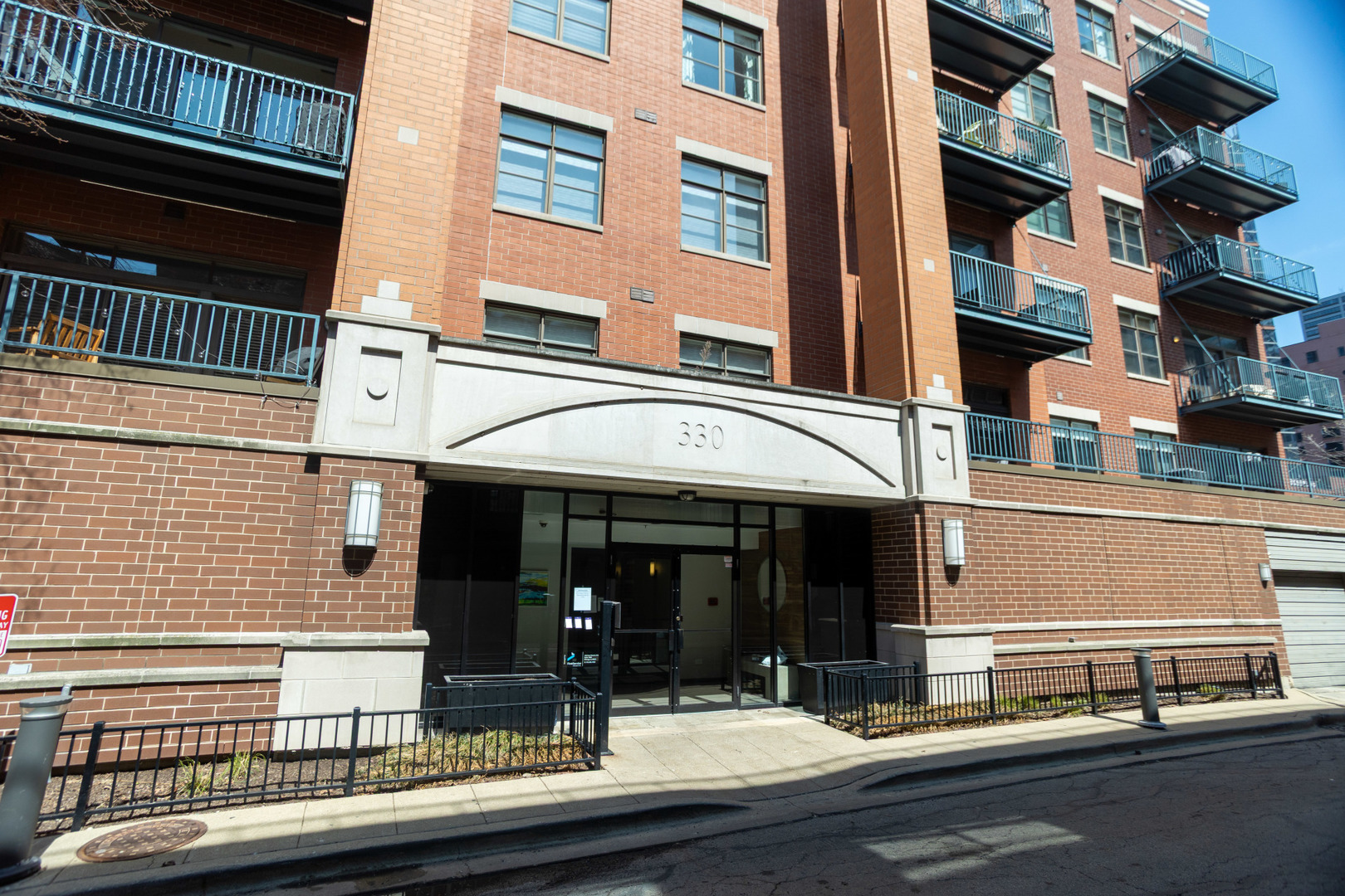 ** First time buyer got cold feet, so home is back on the market! ** Welcome to chic and sophisticated urban living at its finest in this sun-drenched, corner-unit home in the heart of the Fulton River District. Features include: spectacular open floor plan - kitchen open to separate living and dining areas; generous room sizes throughout; split bedrooms for maximum privacy; high, soaring ceilings; central heat/air; in-unit washer/dryer; stately fireplace; unrivaled form and function; ample storage; and even a smart lock. Gourmet chef's eat-in kitchen with quality white/granite/stainless finishes and an enormous/inviting island with room for several barstools. Jumbo primary bedroom suite easily offers room for a king-sized bed, home-office space, and two enormous closets as well as the marble en-suite bath boasting shower + separate soaking tub + double vanity sink. The large private deck showcases a skyline view and is outstanding for entertaining or just relaxing in peaceful paradise. This home - larger than most 2bed/2baths in the area - is absolutely flooded with light! There's also hidden additional storage inside the condo that you won't believe until you see it for yourself! Elevator building for ultimate convenience. One garage parking space is INCLUDED in price. Unparalleled location with just about everything within walking distance - East Bank Club, French Market, the Loop, Merchandise Mart, Restaurants, the Riverwalk, Nightlife, Coffee Roasteries, Boutiques/Shopping, Parks, Bustling and Diverse Culinary Scene, Vibrant neighborhood, Dog parks, Green Line "L", Metra, and major expressways! {NOTE: You can explore the property in 3D! Click the 3D button to take a virtual tour and walk through every detail.}