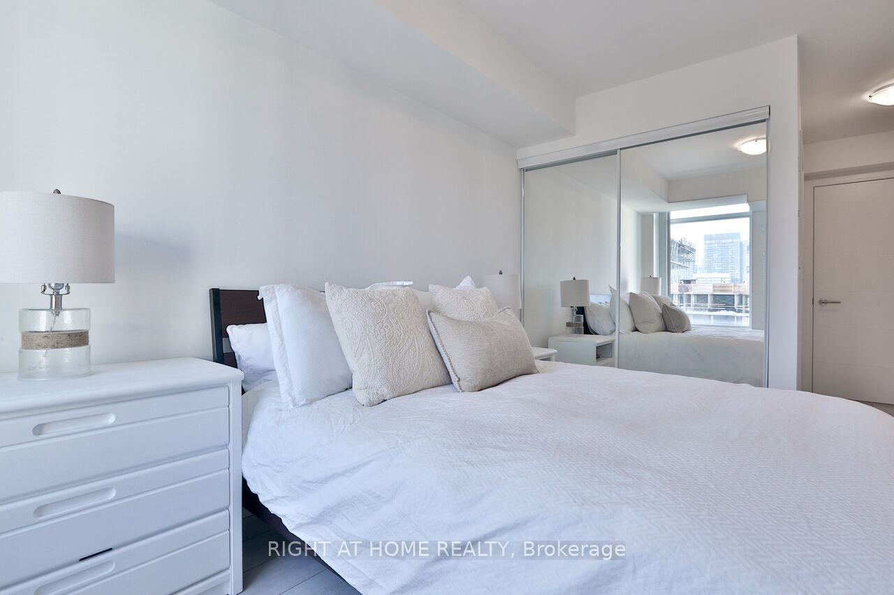 525 W Adelaide St 1622