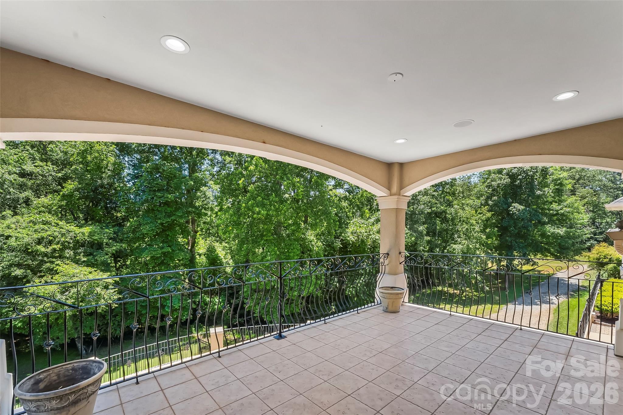 1090 Pearidge Road