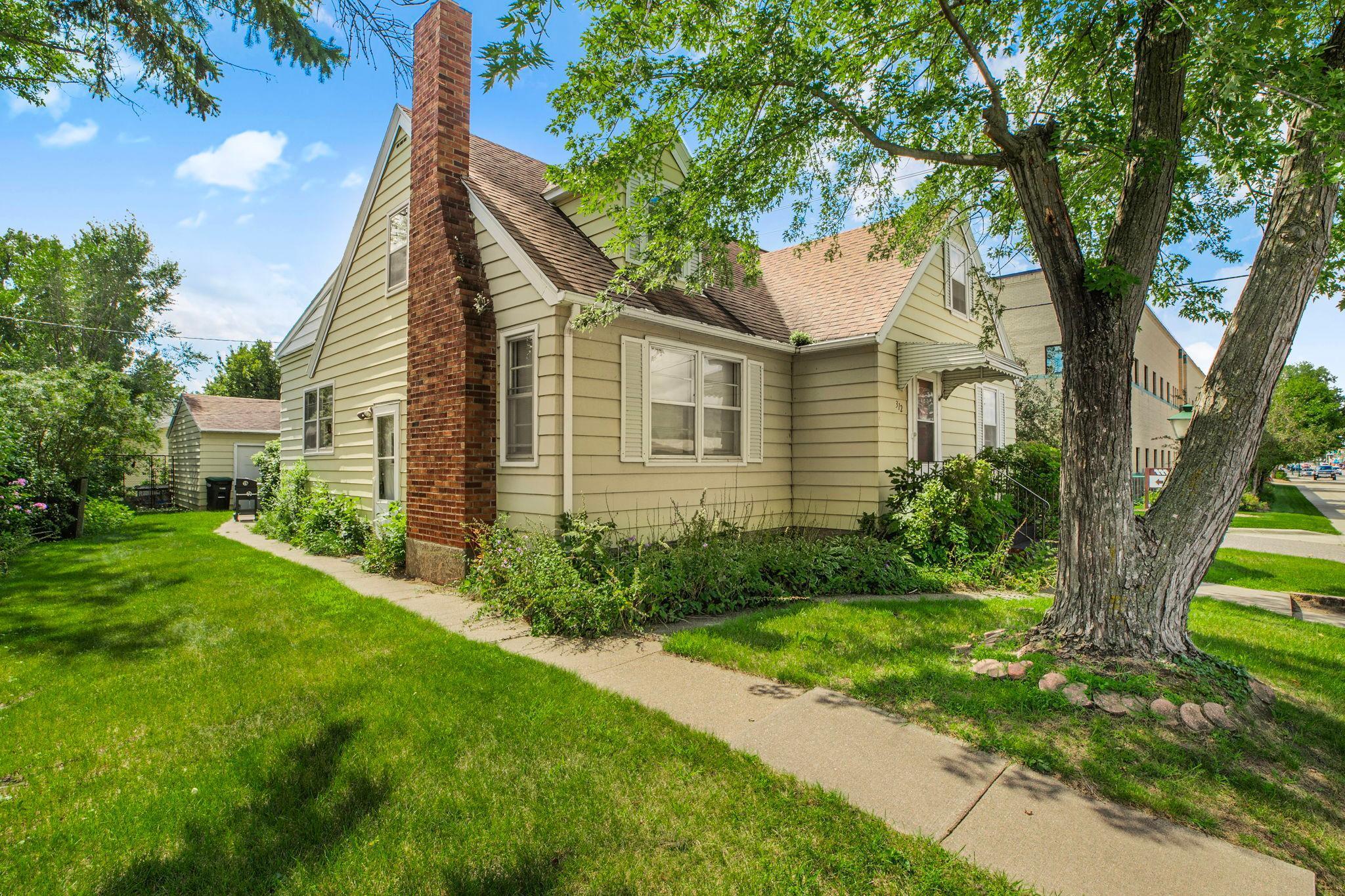 312 E Broadway