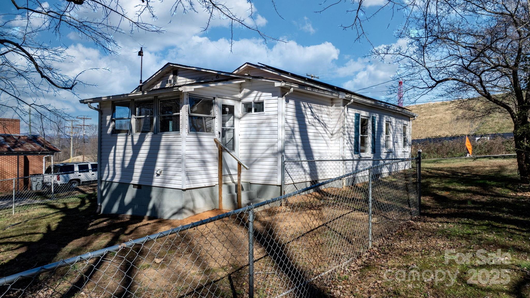 926 Fairview Drive SW