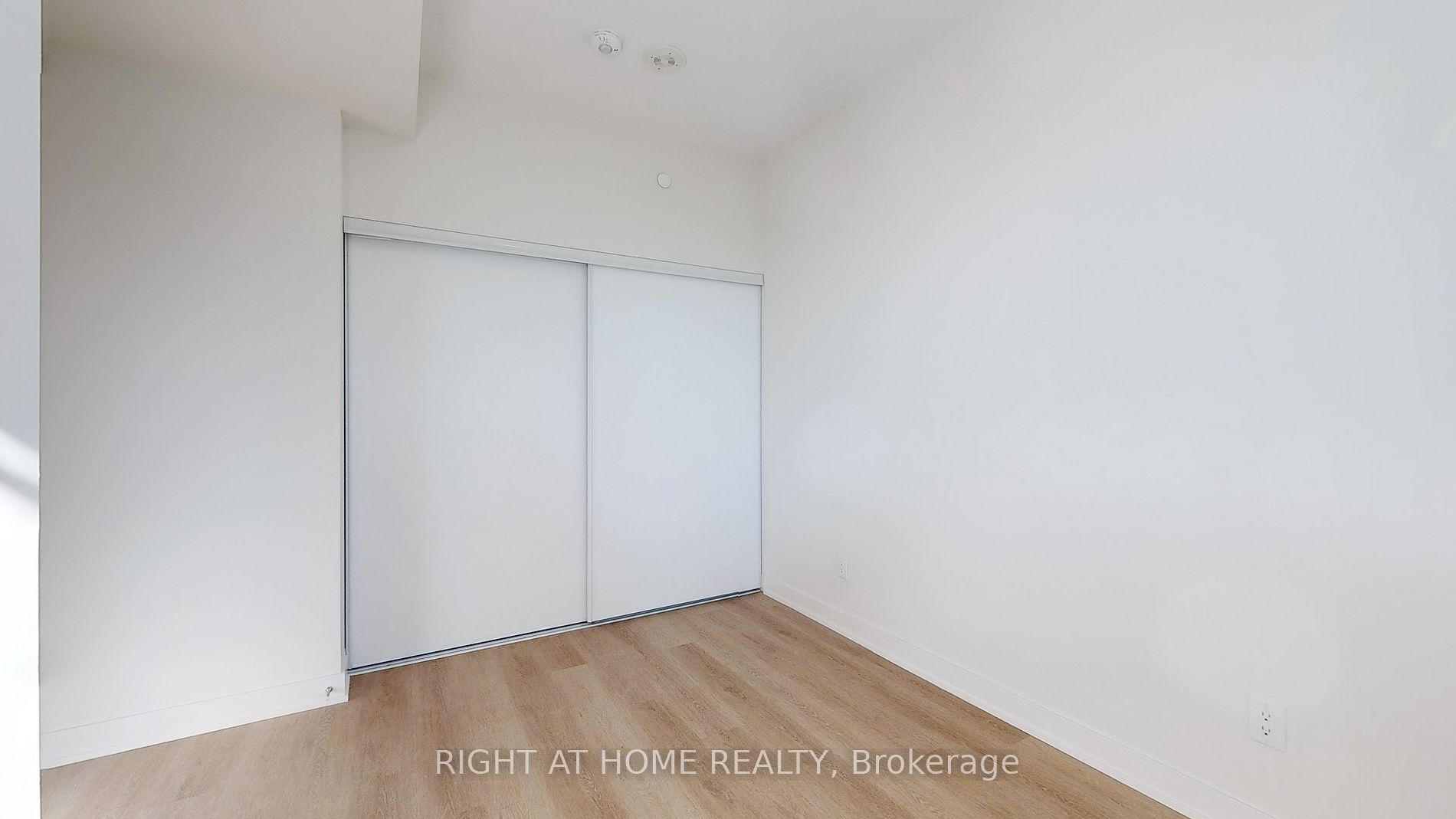 15 Ellerslie Ave 1603