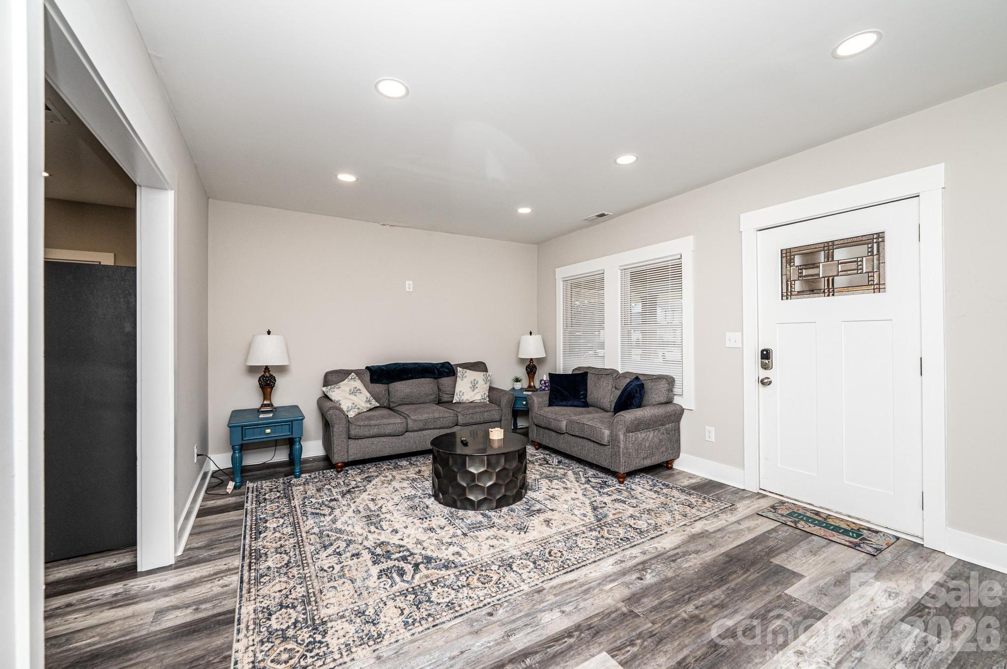 308 W Sycamore Street