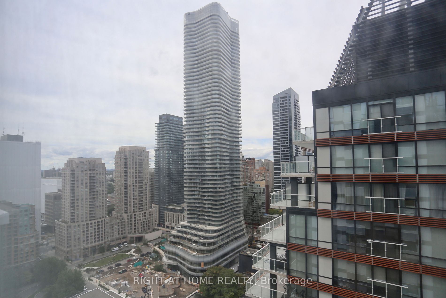 501 Yonge St 2303