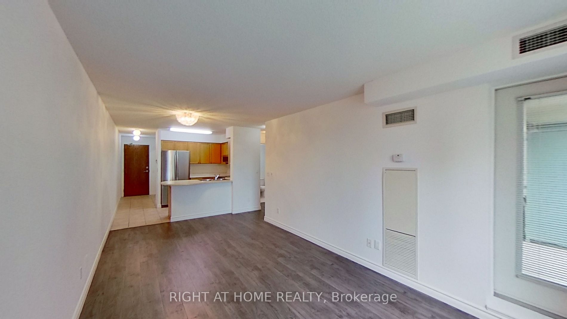 11 Oneida Cres 401