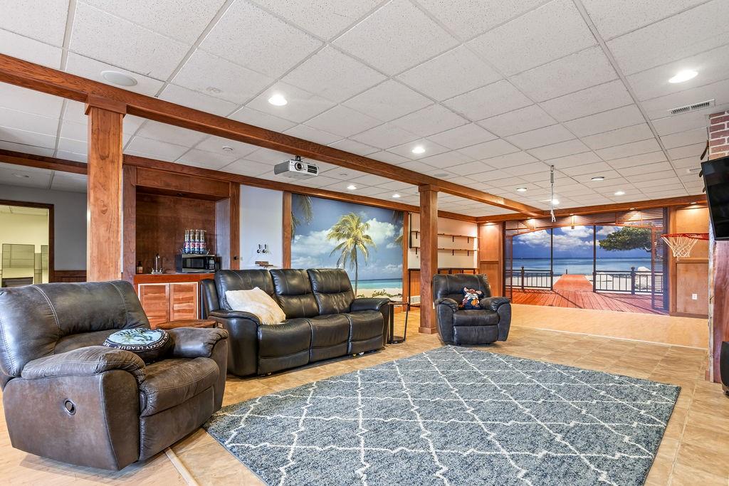 9709 N Farley Avenue