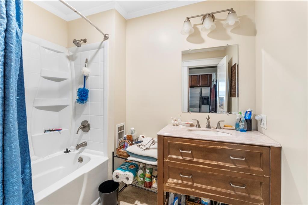 808 N River Boulevard