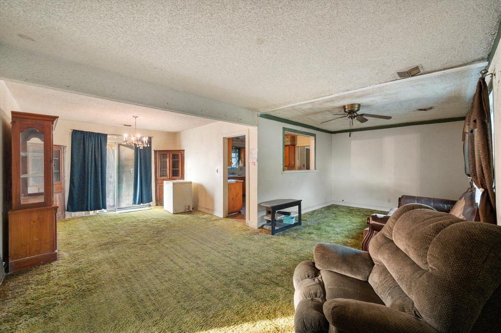 905 G W Jackson Avenue