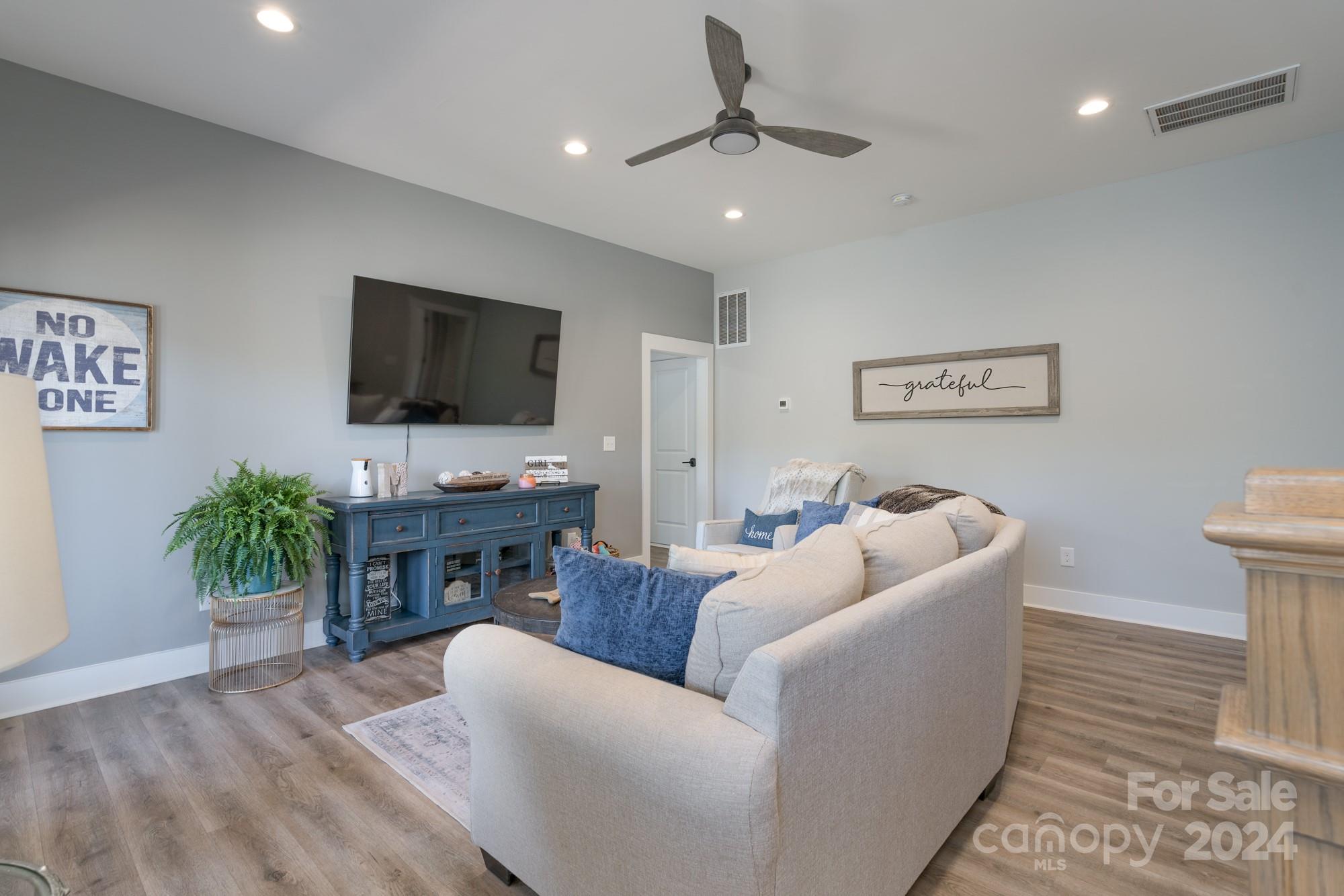 376 Landing Trail