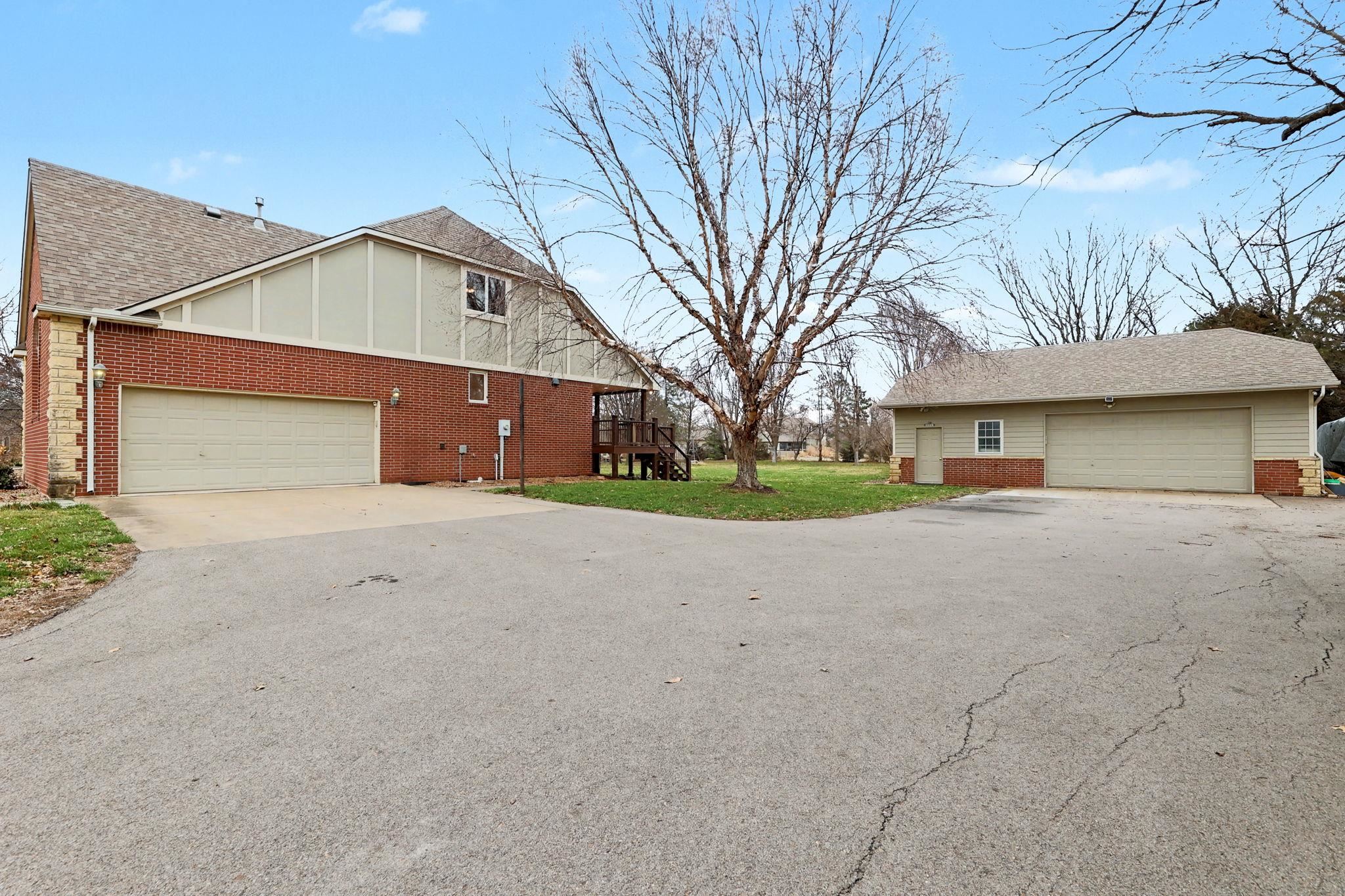 2318 N Cedar Downs Ln