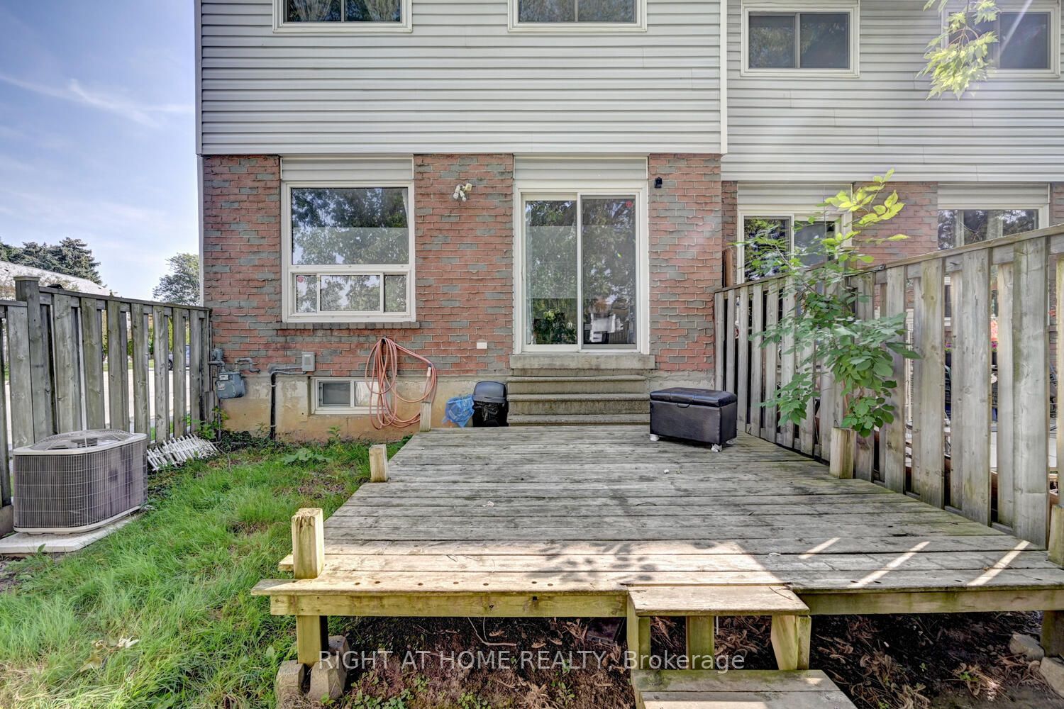 32 Mowat Blvd 60