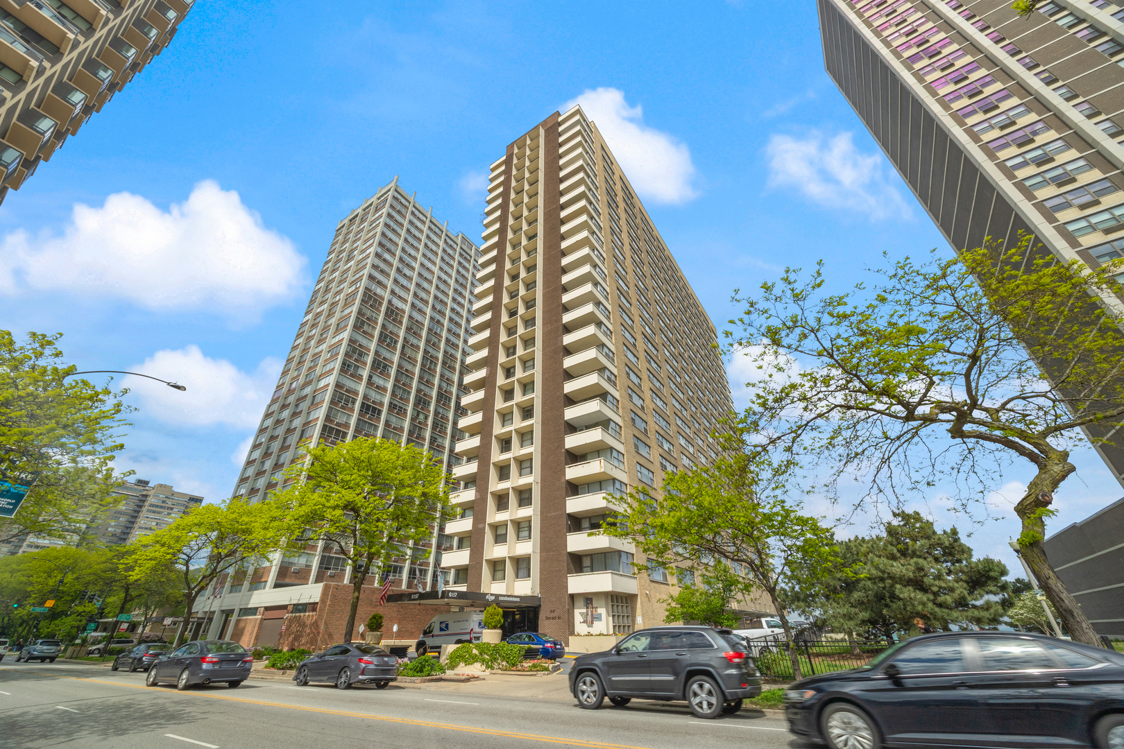 Spectacular South/East Corner Condo with Panoramic City & Lake Views! Enjoy breathtaking skyline and lake views from every room in this fantastic corner unit! This bright and spacious home features a large living room that opens to a private balcony-perfect for morning coffee or evening sunsets. A separate dining area offers stunning views of the lake, making every meal feel special. The upgraded kitchen boasts maple cabinets, granite countertops, and a modern layout ideal for cooking and entertaining. The generously sized bedroom features excellent closet space and serene views. Cats welcome! This full-amenity building includes: 24-hour door staff & on-site management. Rooftop deck with sweeping city & lake views.  Fitness center, party room, and more. Live steps from the lake, parks, public transportation, and all the city has to offer. Don't miss this incredible opportunity!