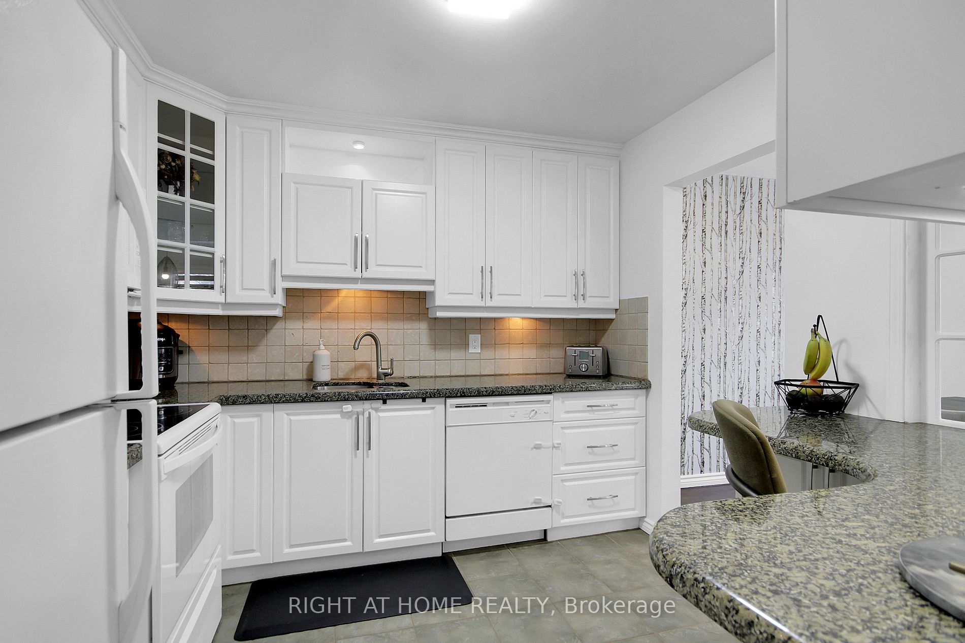2126 Canberra Pl