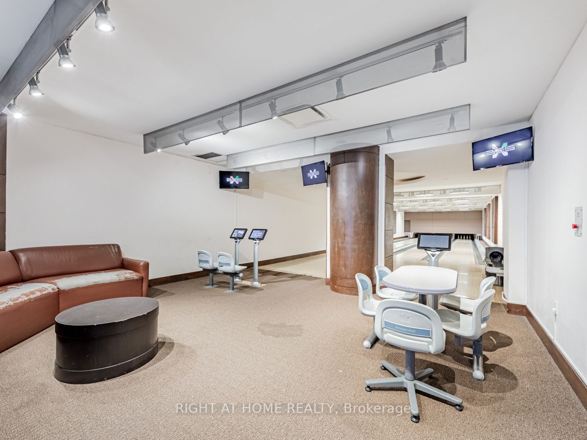 15 Northtown Way 615