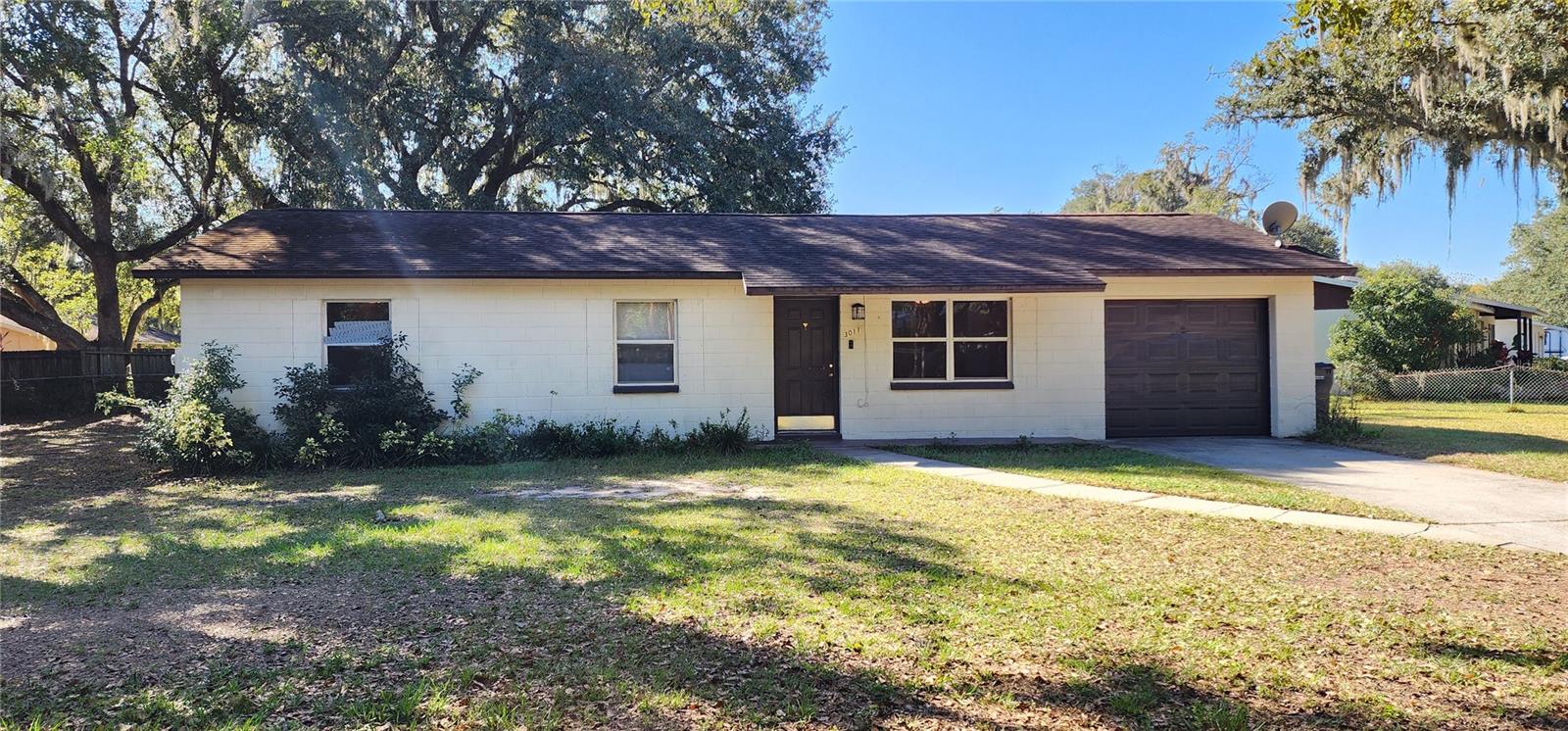 Welcome to this 3 bedroom, 1 bathroom home offering over 1,000 sq. ft. of comfortable living space. Situated on a large, fully fenced corner lot, this property provides plenty of room to entertain, garden, or play. Perfect for those seeking both privacy and space.Step inside to find a freshly painted interior throughout, creating an inviting atmosphere. The home features a 2017 roof for added peace of mind and a 1-car garage offering convenient parking or extra storage.Located in Plant City, you’ll enjoy easy access to local shops, dining, parks, and major commuter routes.Don’t miss this great opportunity to see this property in person!