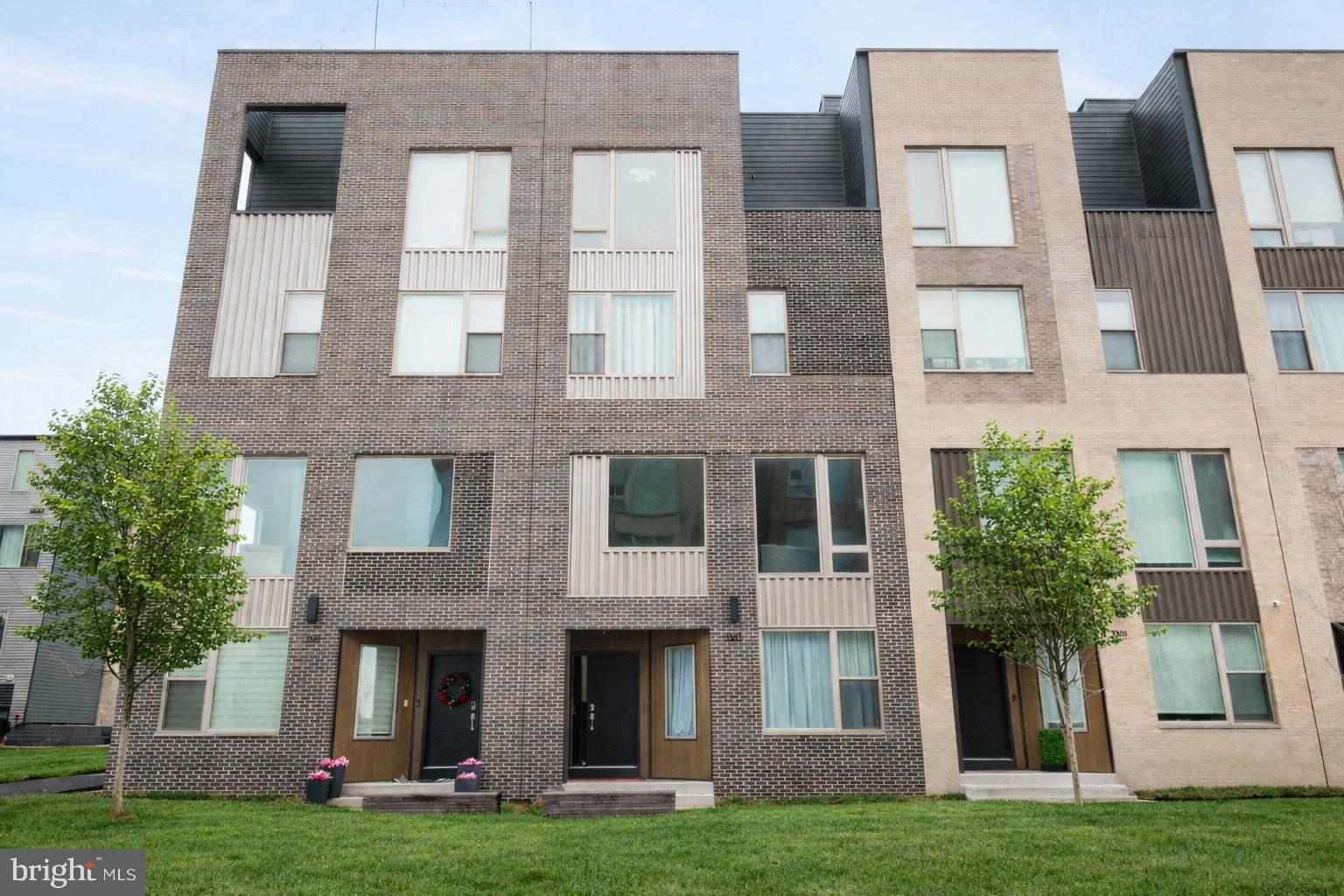 3203 Parkview Walk  
