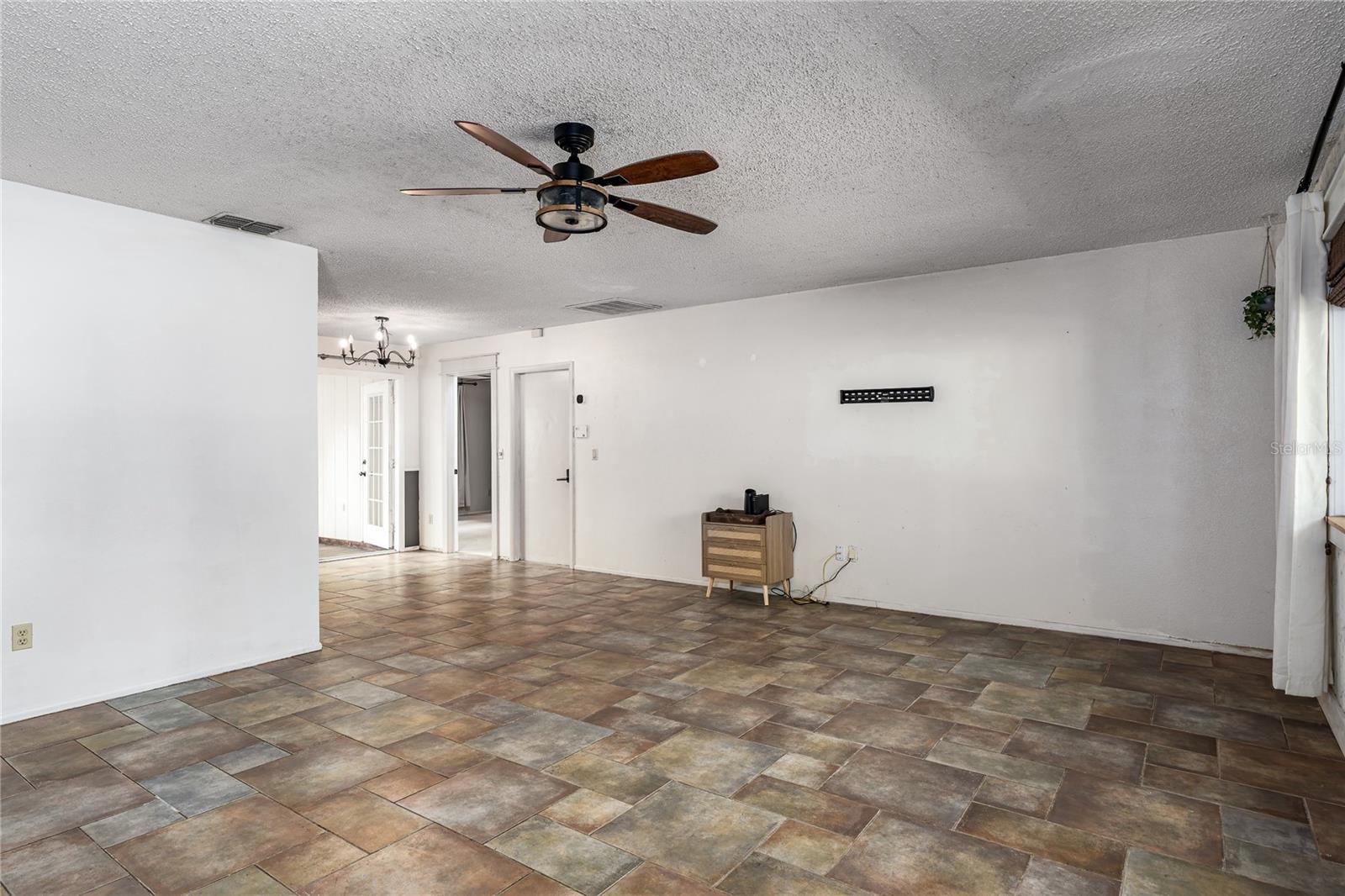 5012 Woodlawn Circle W