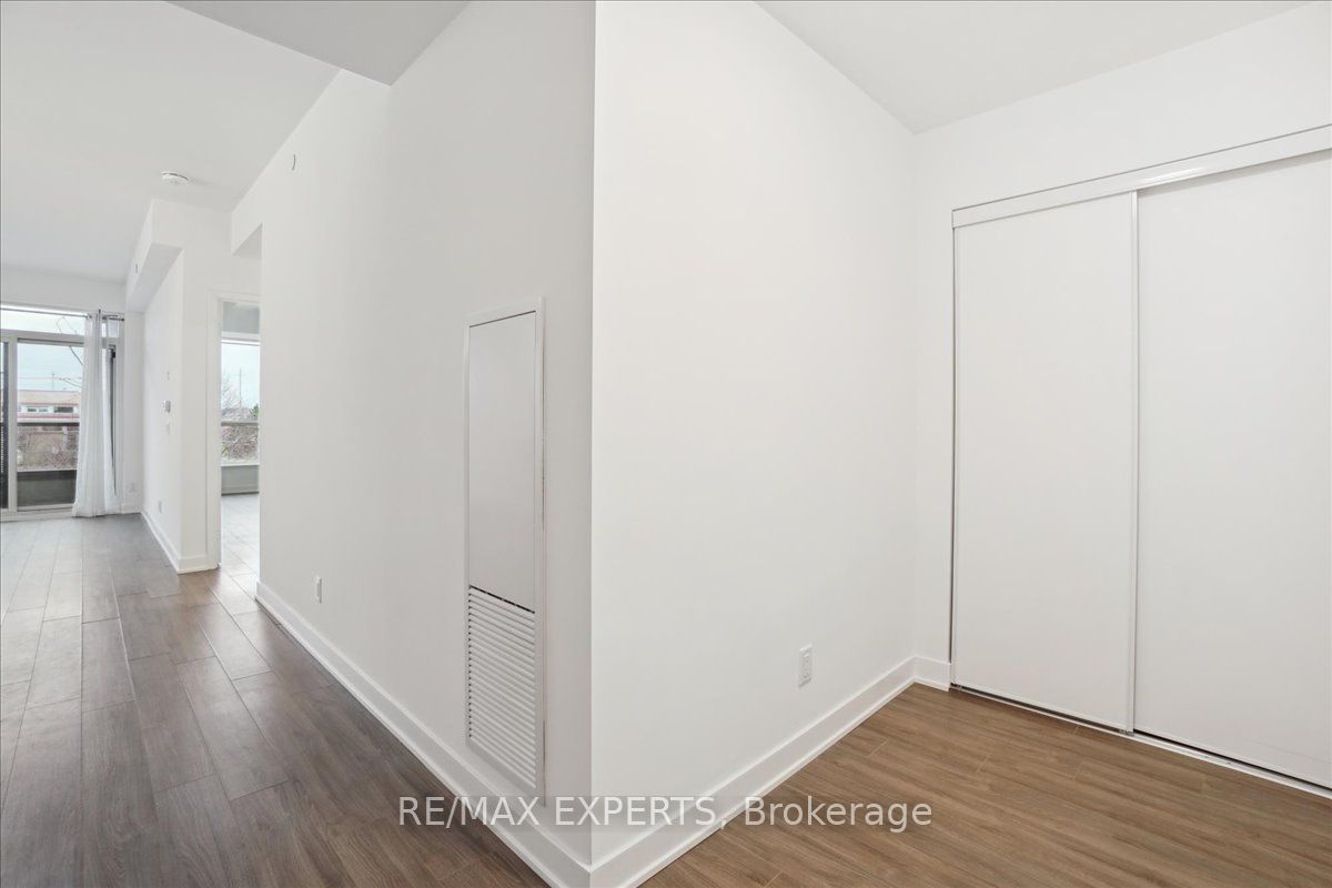 681 Yonge St 209