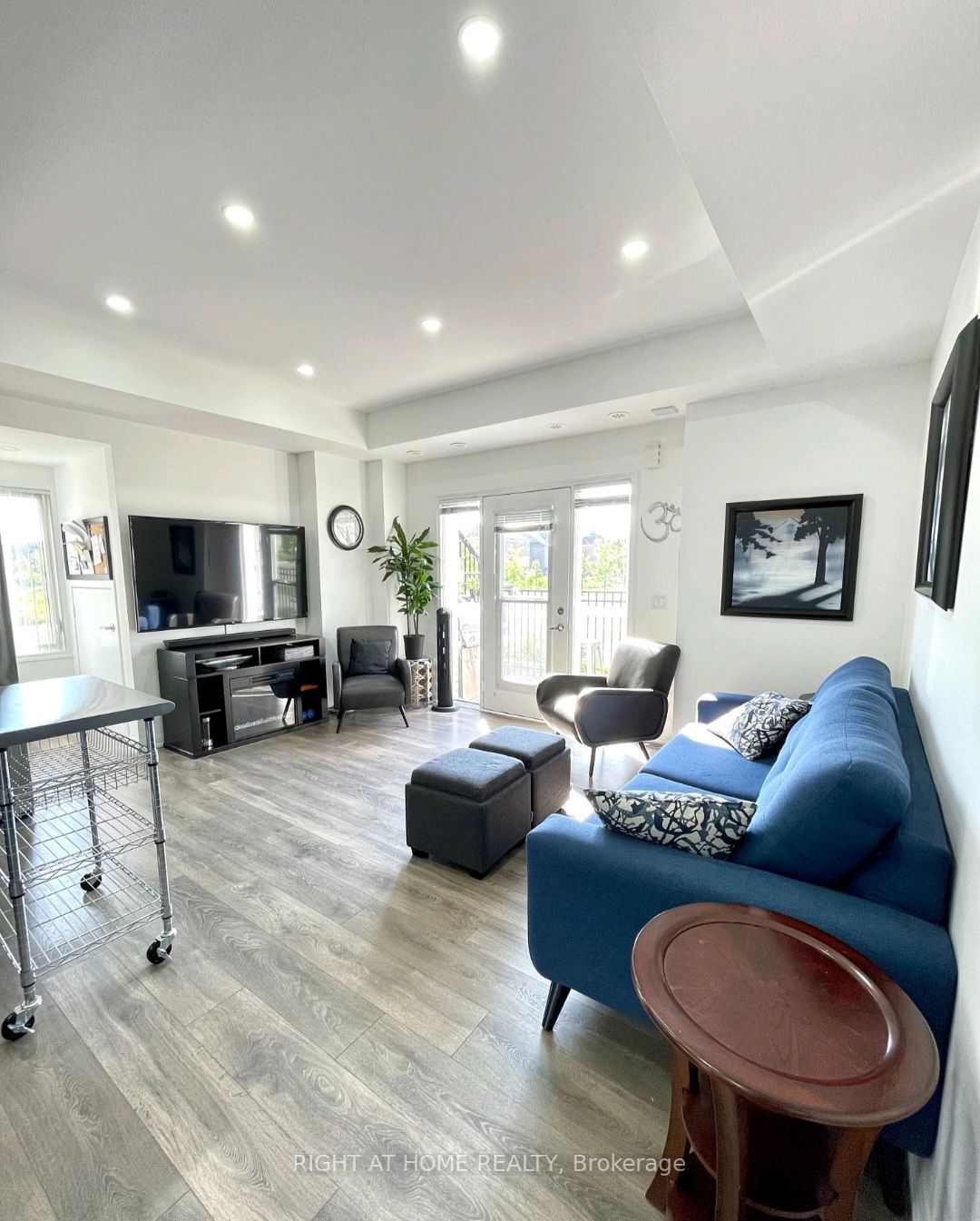 1 E Beckenrose Crt 2