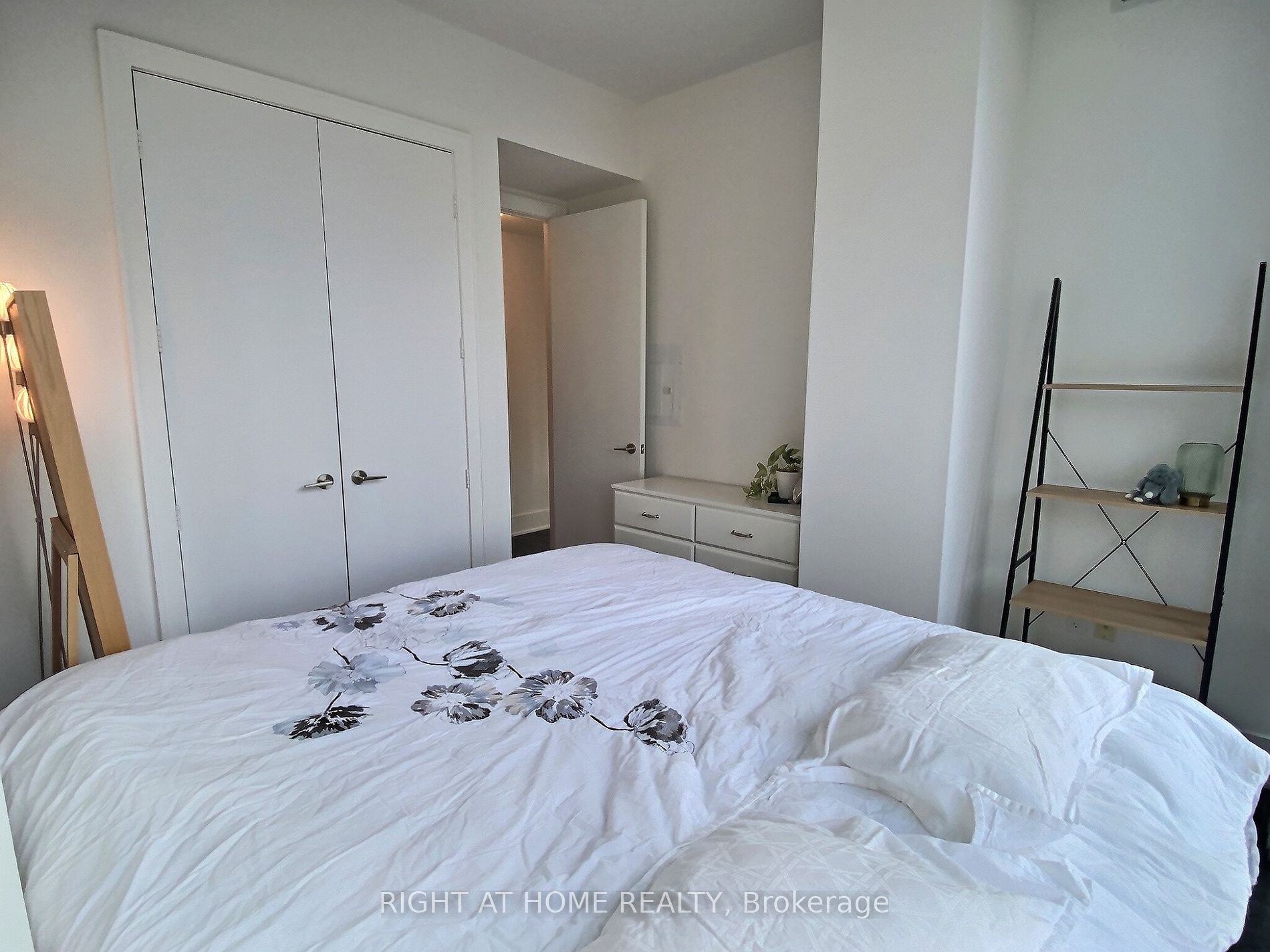 39 E Queens Quay 641