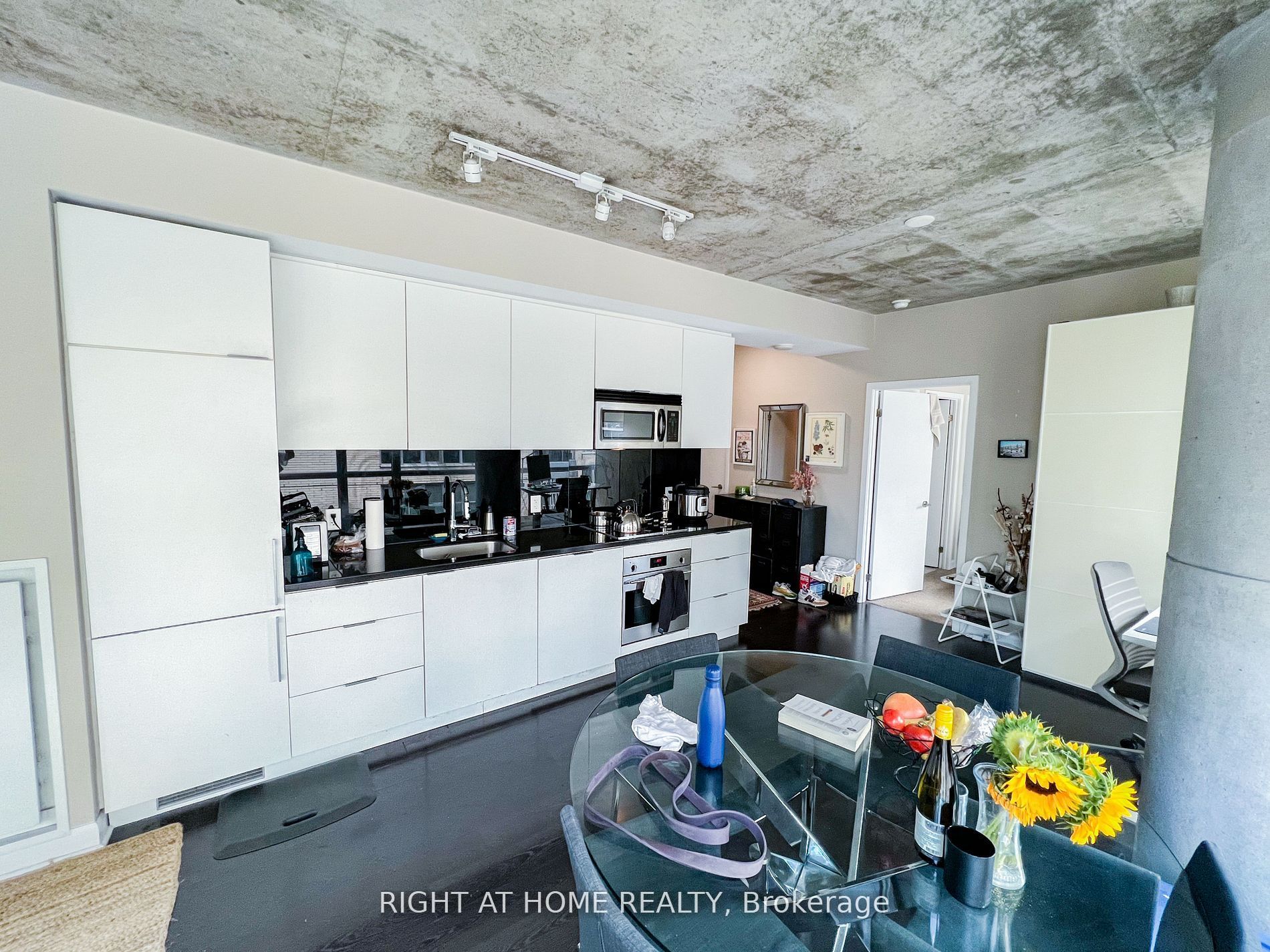 478 W King St 901
