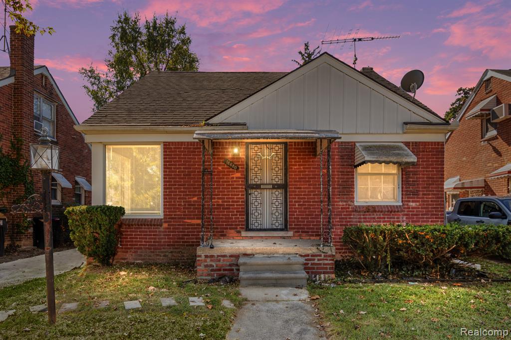 Beautifully remodeled home now available! This property is currently vacant and ready for its next owner or tenant. Recent updates throughout give it a fresh, move-in-ready feel. With its spacious layout and modern finishes, this home is an excellent investment opportunity—estimated rental income of $1,200/month makes it a strong cash-flow option. Whether you’re looking to add to your portfolio or move in yourself, this fully updated property is a must-see!